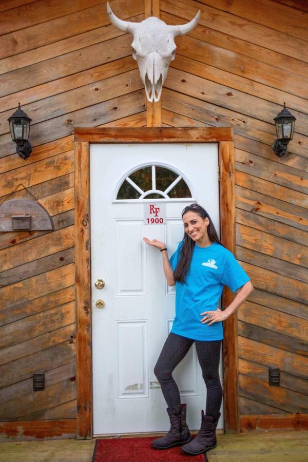 Marshall Cedar Cabin Located On A Buffalo Farm מראה חיצוני תמונה
