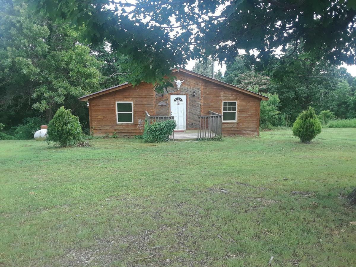 Marshall Cedar Cabin Located On A Buffalo Farm מראה חיצוני תמונה